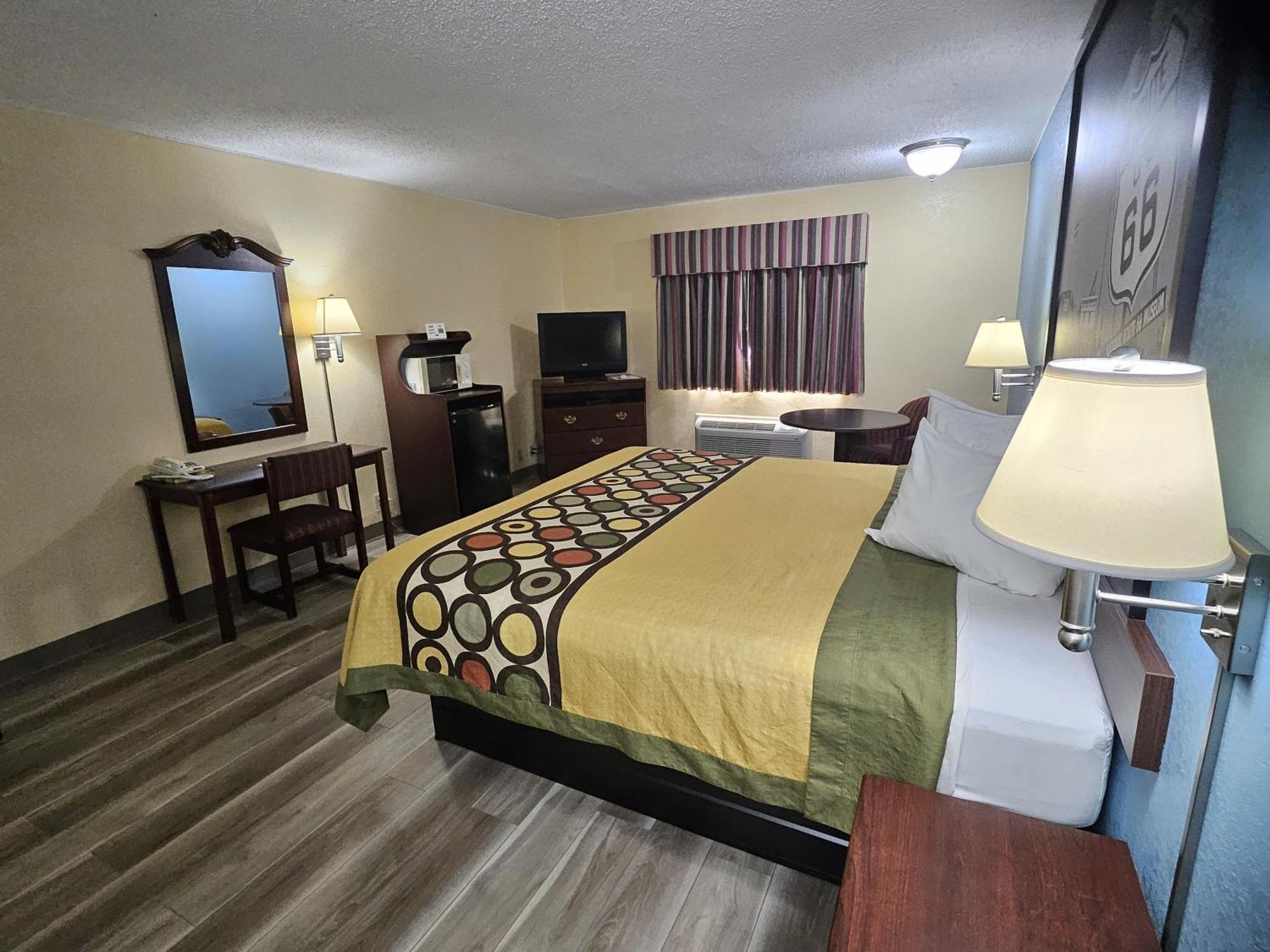 Super 8 By Wyndham Clinton Hotel Buitenkant foto