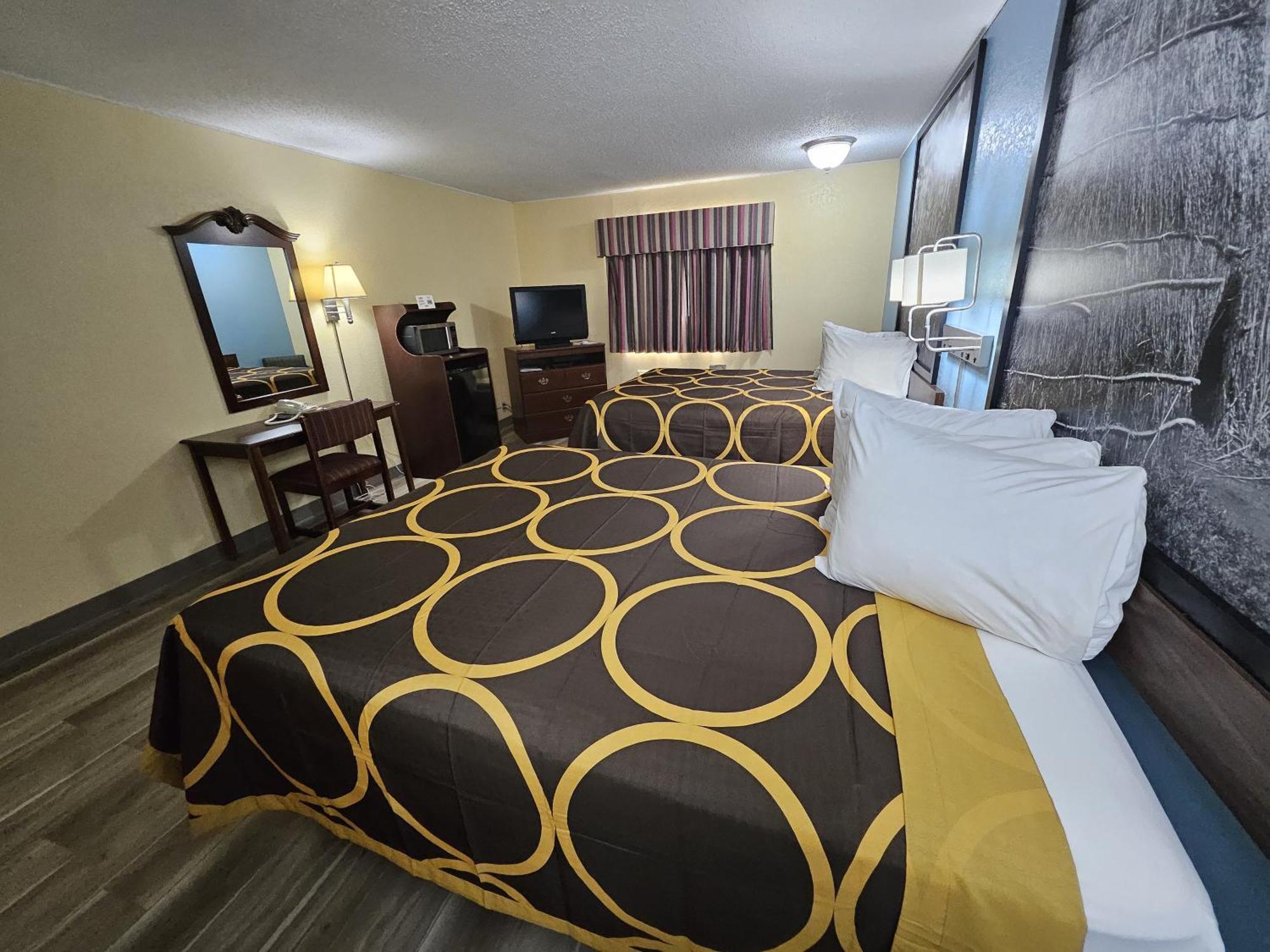 Super 8 By Wyndham Clinton Hotel Buitenkant foto
