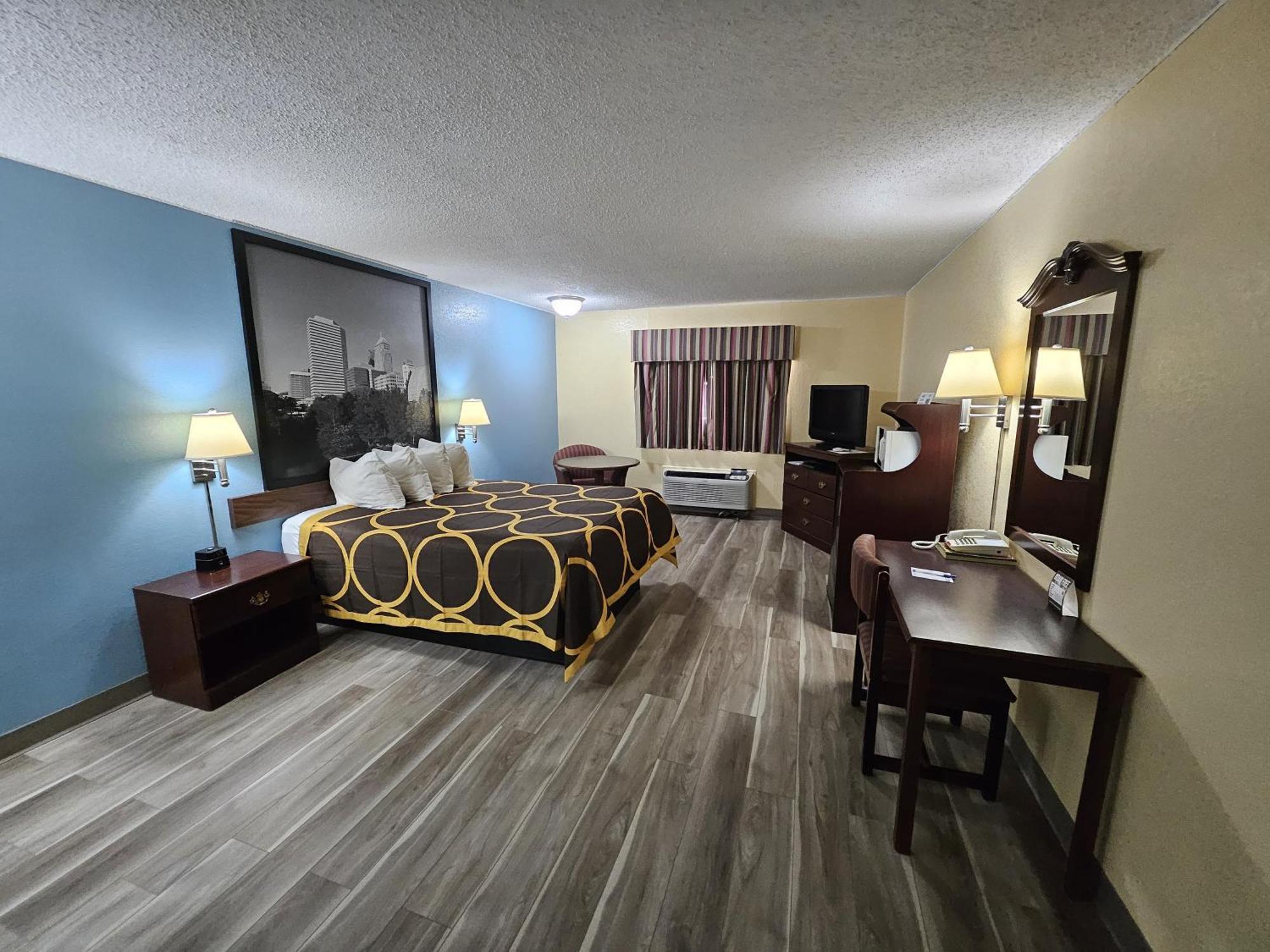 Super 8 By Wyndham Clinton Hotel Buitenkant foto