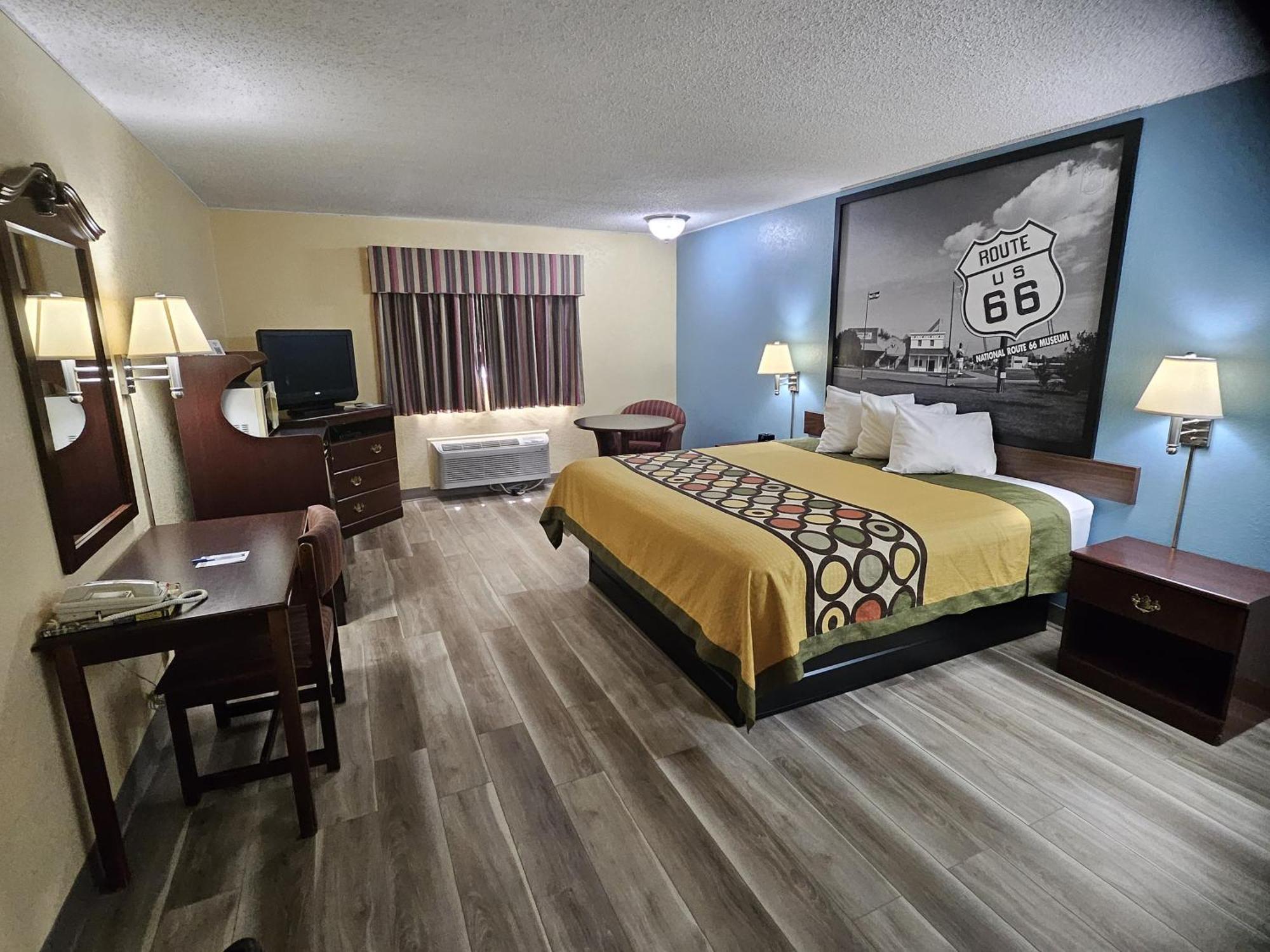 Super 8 By Wyndham Clinton Hotel Buitenkant foto